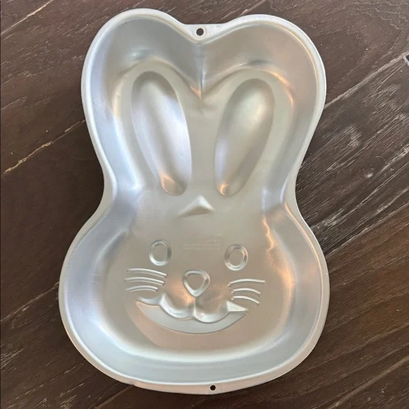 Wilton Silver Bunny Cake Pan - Picture 3 of 3
